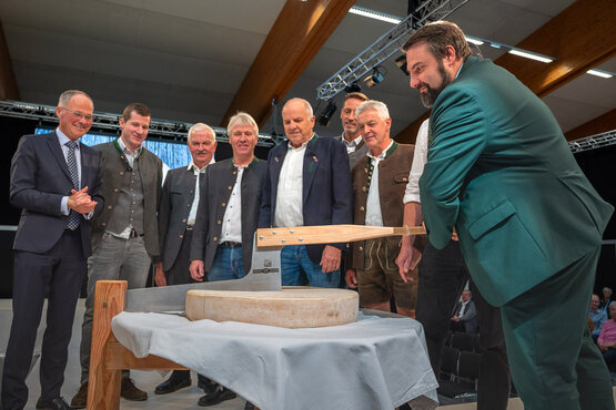 Almkäseanschnitt auf der Innsbrucker Herbstmesse | © Congress Messe Innsbruck